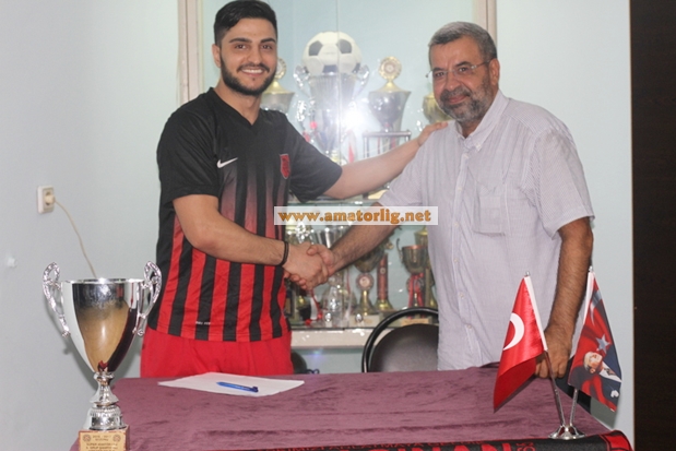 İstikrarlı sağ bek takımı ile yeniden anlaştı