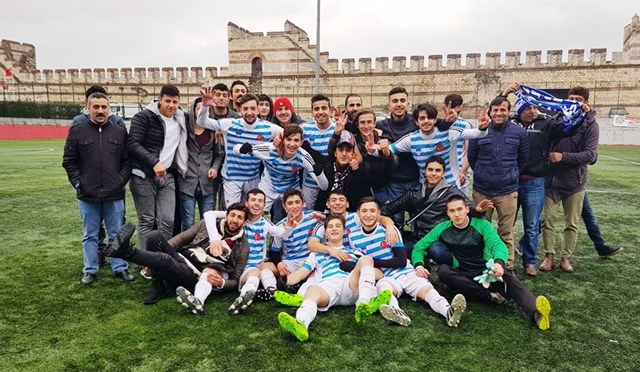 Şampiyon İkitellispor faklı bitirdi