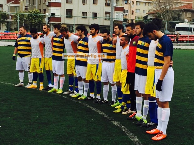 Kol kola girip saygı duruşunda bulundular