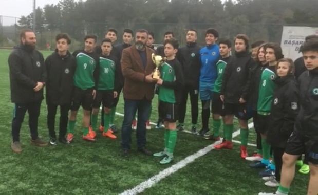 Çamlıcaspor şampiyonluk kupasını aldı