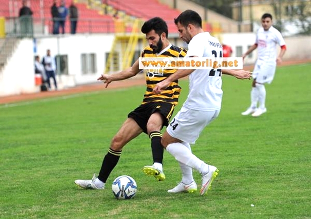 Tecrübeli stoper takımına geri döndü