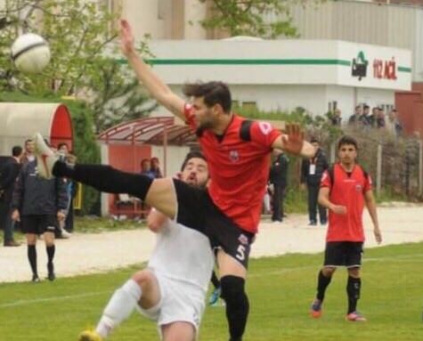 Genç stoper takımından ayrıldı