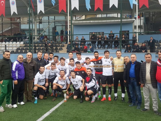 Yahya Kemal kupayı kaldırdı