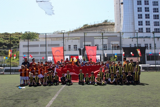 Galatasaray Ayazağa Futbol Okulundan 23 Nisan Şenliği