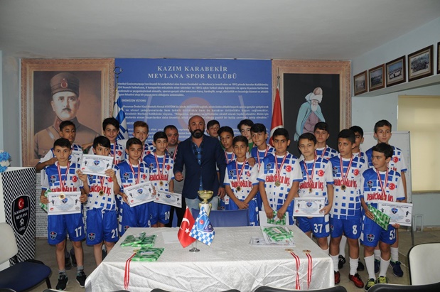 Kazım Karabekir Mevlanaspor’un minikleri ödüllendirildi