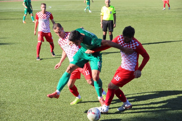 Derbiyi kazanamadı liderlikten oldu