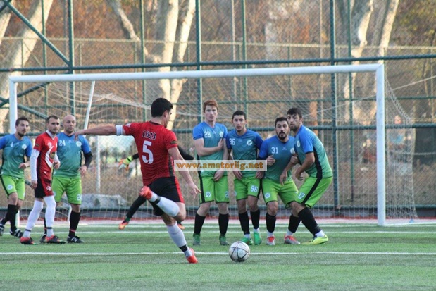 Gümüşsuyuspor uzatmada kaçan gole yanıyor