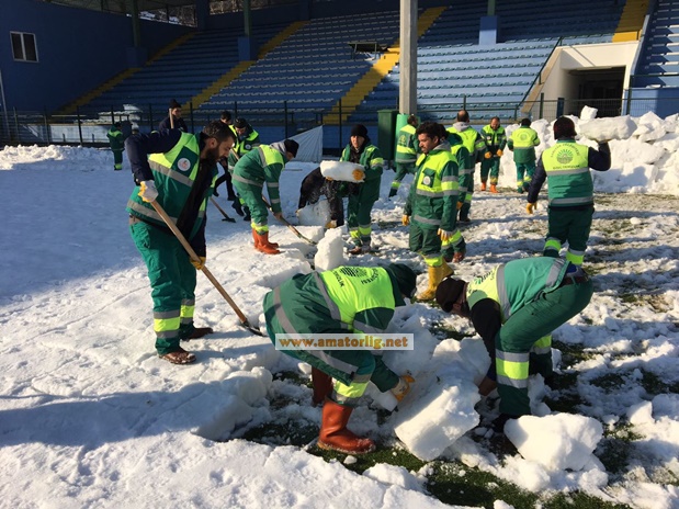 Belediye ekipleri sahayı temizledi