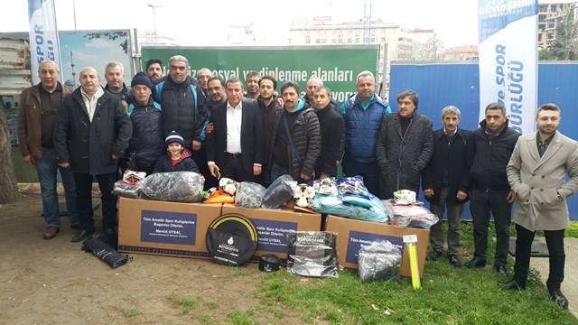 Bağcılar Amatör Spor Kulüplerine malzeme desteği