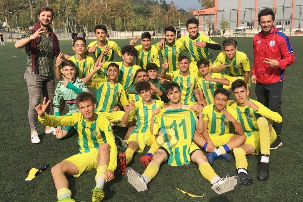 Ayazağa Anadolu Lisesi Sarıyer şampiyonu oldu