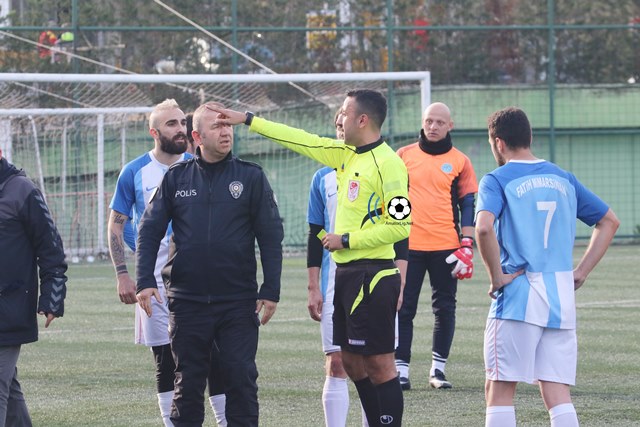 Olaylı maçı Fatih Mimarsinan 8 kişiyle kazandı