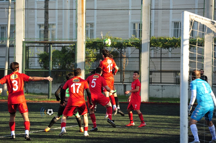 İstanbul Kastamonuspor 3 puanı 4 golle aldı