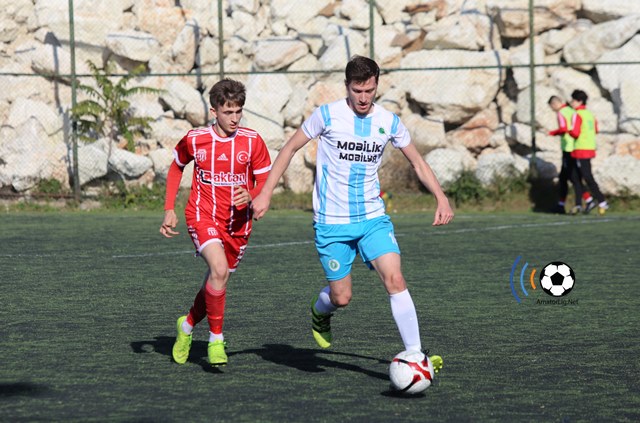 Çeliktepe Ümitspor 10 kişiyle bir puan aldı