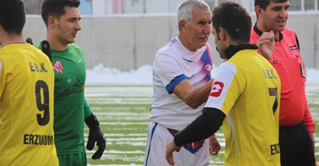 71 yaşında Harp-İş Spor Kulübü’ne transfer oldu