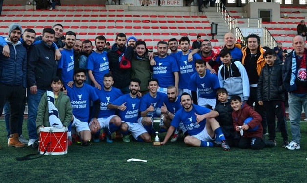 Mimarsinanspor kupasını aldı