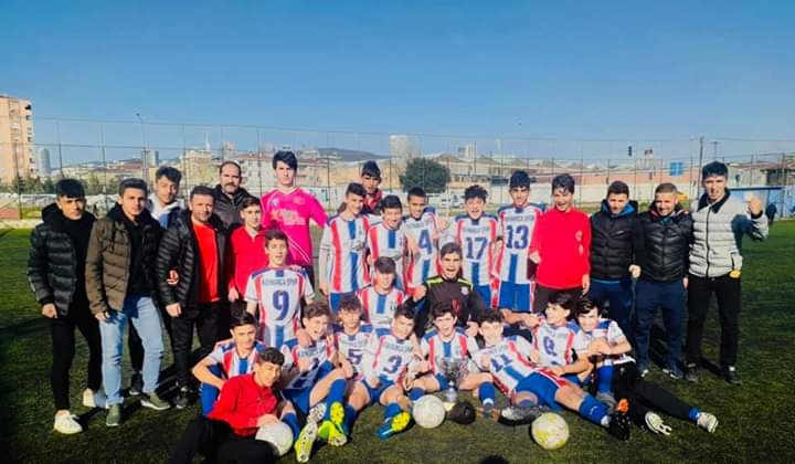 Tüm maçlarını kazanan Kaynarca şampiyon oldu