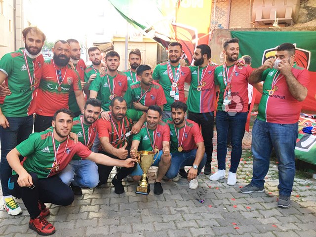 İstanbul 25 Çatspor şampiyonluğu kutladı