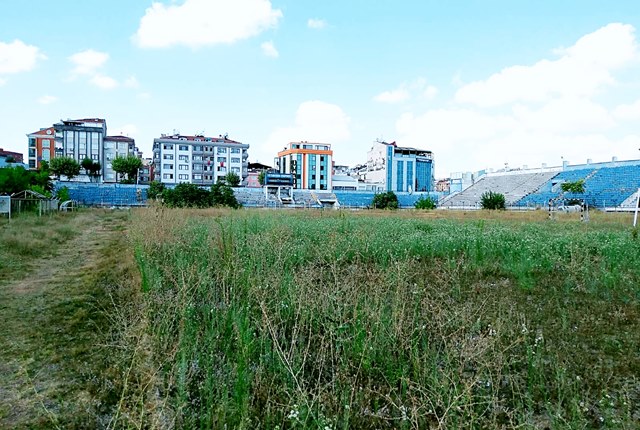 Zeytinburnu Stadının hali içler acısı