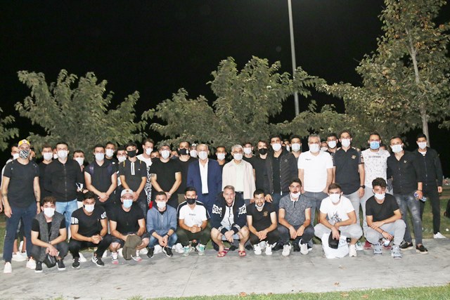 İASKF Başkan Adayı futbolcular ile bir araya geldi