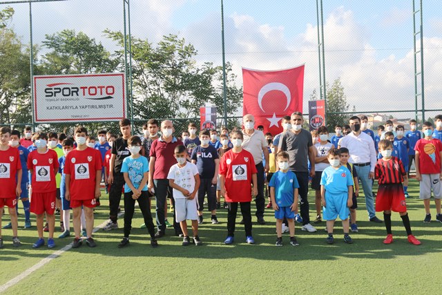 Fikret Sivri Habibler’deki futbol okulunu ziyaret etti