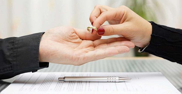 Futbol camiasında yuvalar yıkılmaya başladı