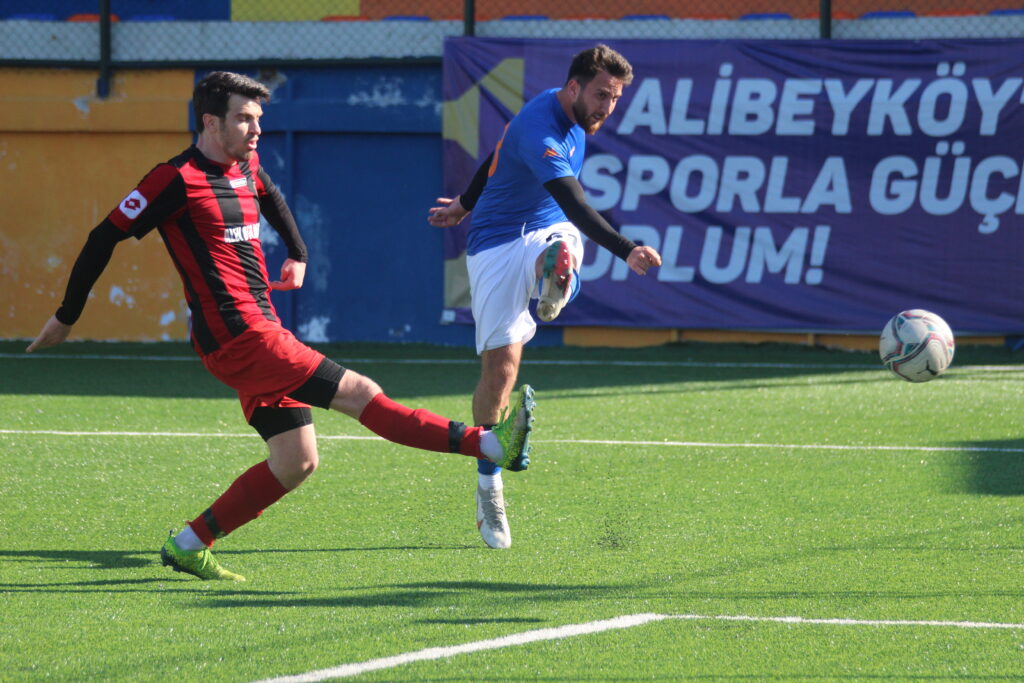 Alibeyköyspor ikinci yarıda sonuca gitti