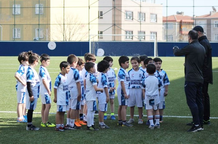 Güngören Futbol Akademisi çalışmalarını sürdürüyor