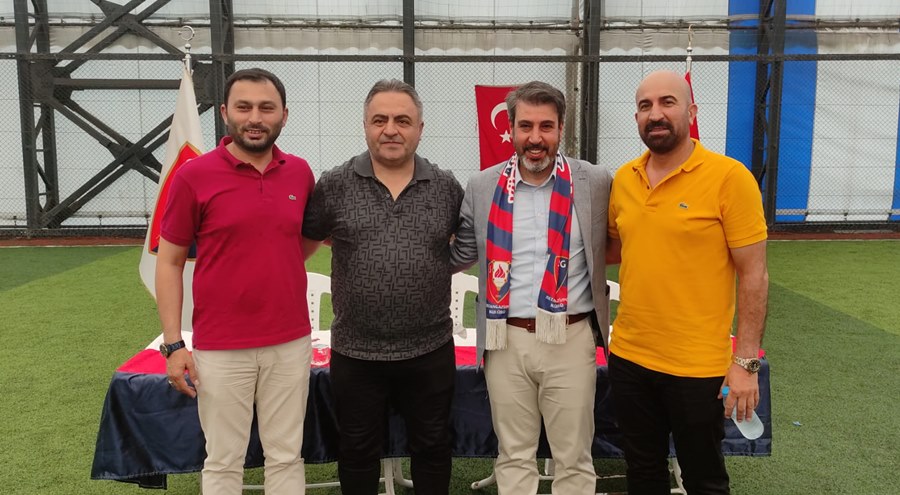 Sultangazispor’da bayrak el değiştirdi