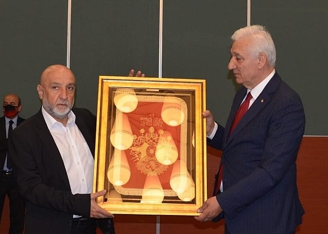 Meteertem: Ekmeğinin peşinde olan Antrenörlere büyük saygı duyuyorum