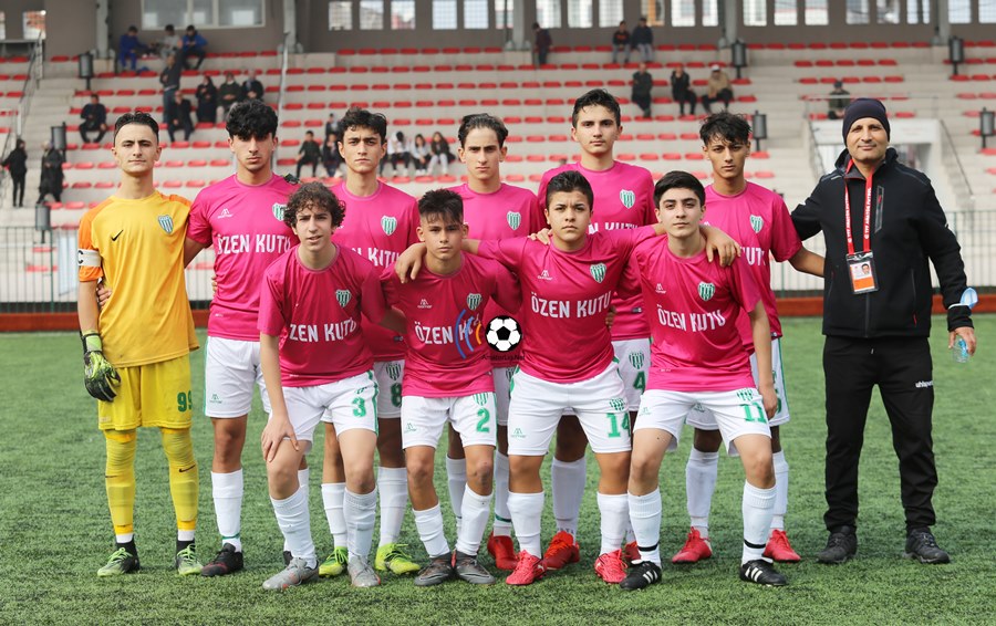 Vefa eksik rakibini dört golle geçti