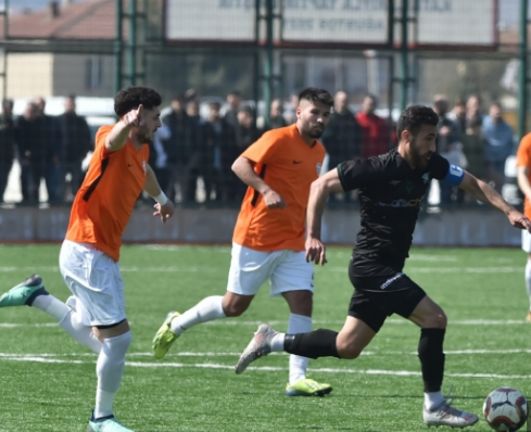 Sultanbeyli Belediyespor liderlikten etti