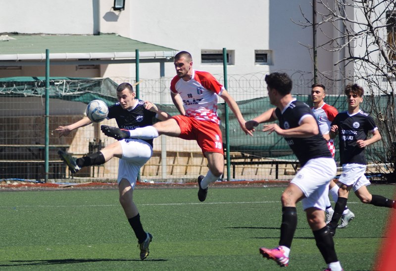 Bayrampaşa Demirspor deplasmanda üç golle kazandı