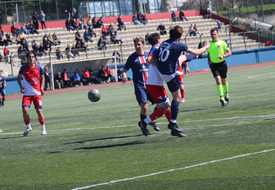 Sultangazispor BAL’da kaldı