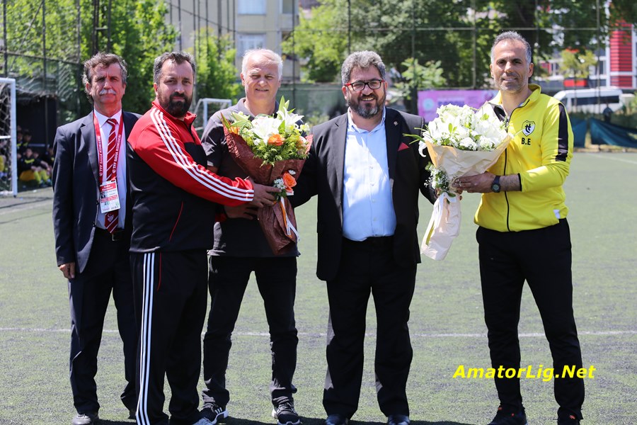 TÜFAD İstanbul’dan Antrenör ve Hakemlere çiçek jesti