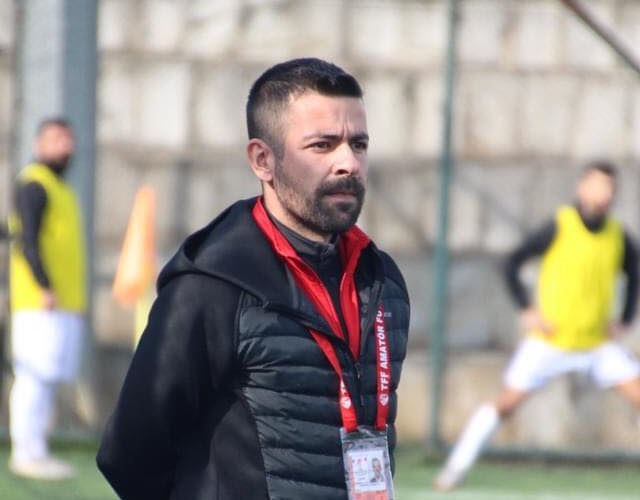 Çamlıca teknik direktör Emre Temizkan yeniden anlaştı