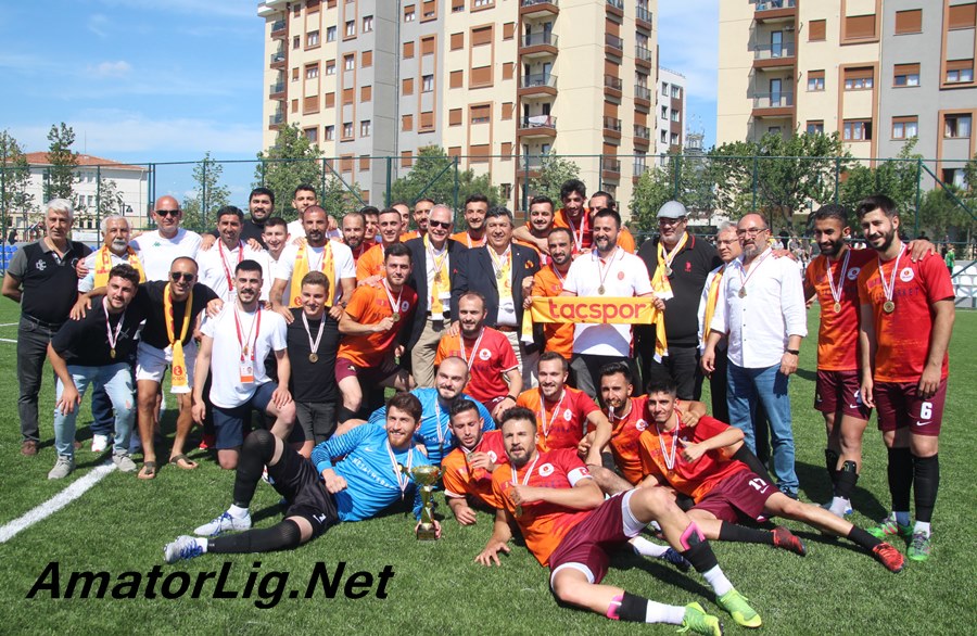 Galatasaray Taçspor şampiyonluk kupasını aldı