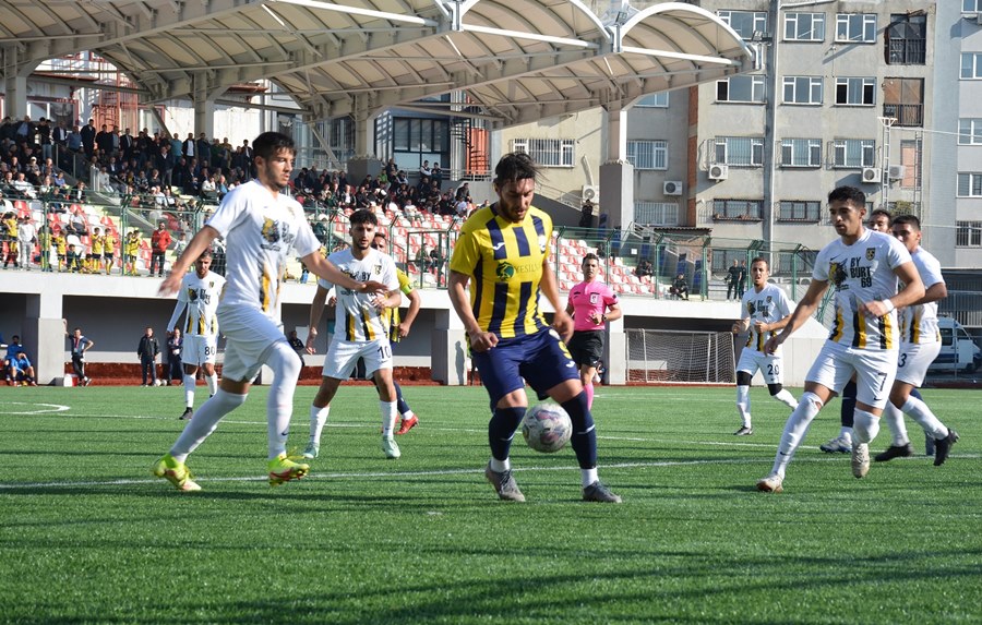 Küçükçekmece Sinopspor liderlik koltuğuna oturdu