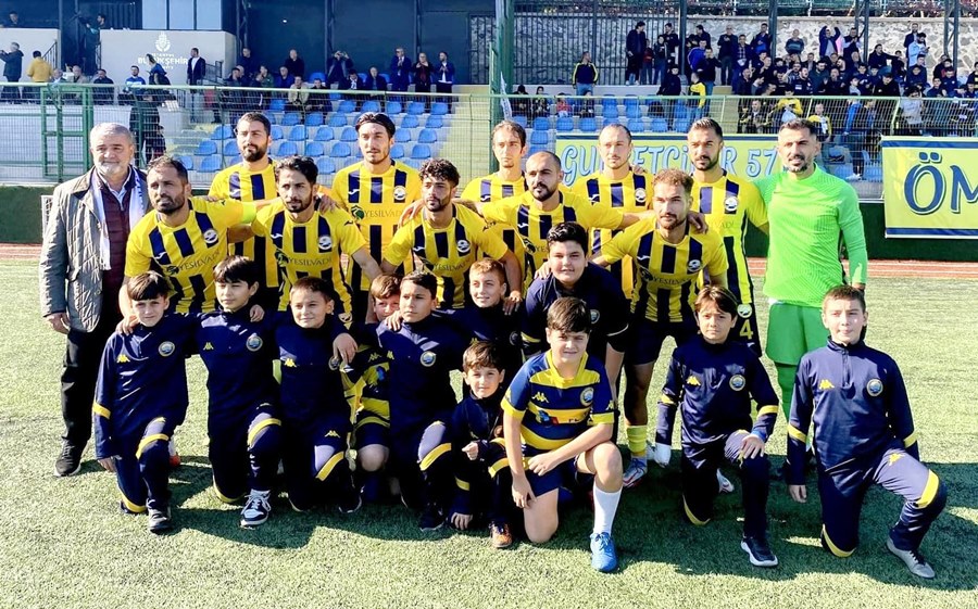 Küçükçekmece Sinopspor adım adım hedefe ilerliyor