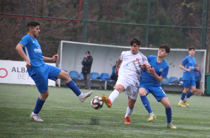 1877 Alemdağspor beş golle kazandı