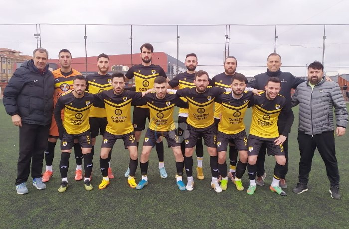 Taşlıtarlaspor sekiz kişi kalsa da yenilmedi
