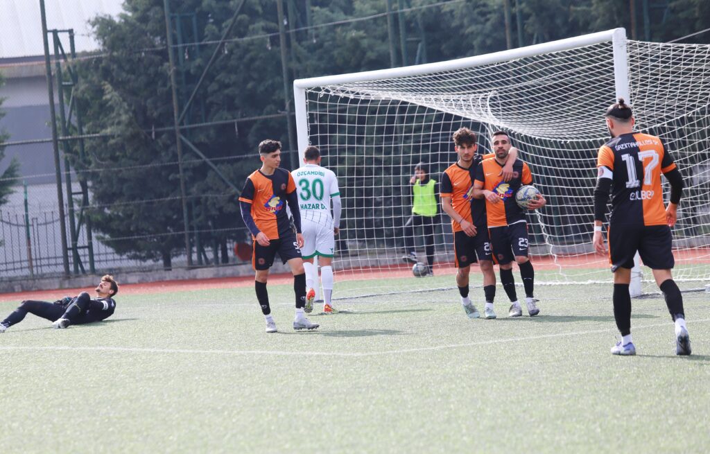 Gazi Mahallesispor 80 dakikaya 8 gol sığdırdı