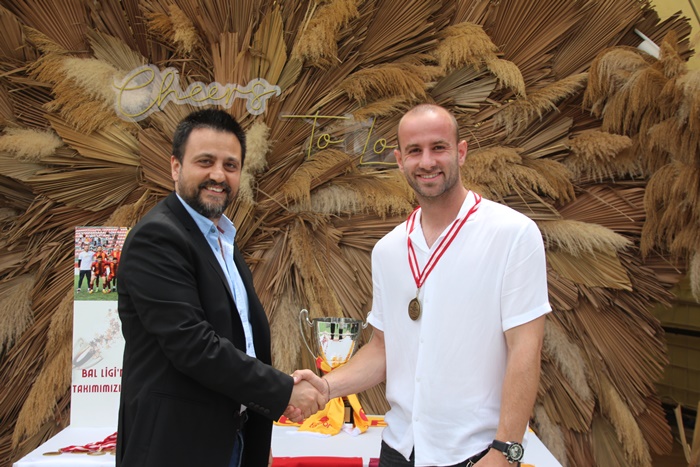 Taçspor şampiyonluk yemeğinde buluştu