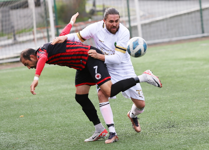 İstinyespor defansına tecrübeli stoper