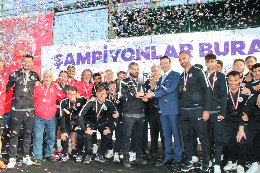 Leventspor ve Dikilitaş şampiyonluk kupasını aldı