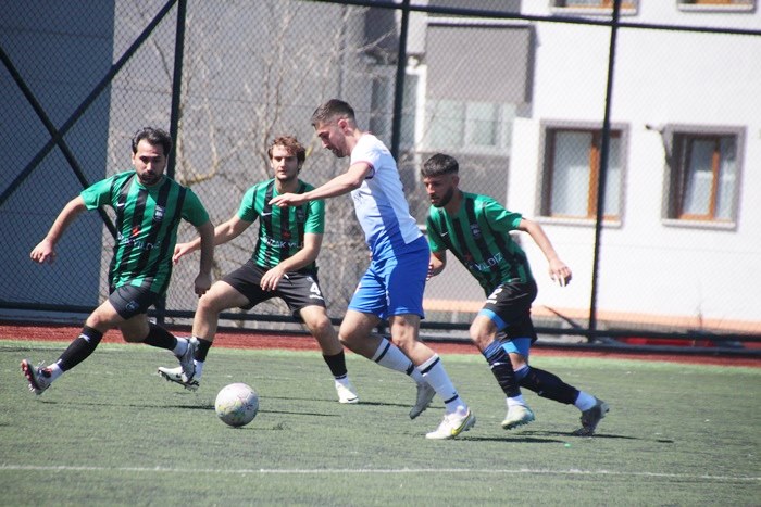İyi Gençlikspor zirveyi ele geçirdi