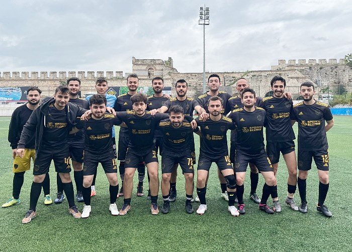 Eczacılık Fakültesi yarı finalde