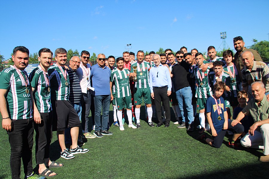 Nurtepespor şampiyonluk kupasını aldı