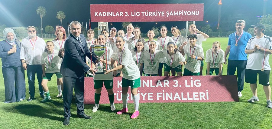 Üsküdar Anadolu 3.Lig kupasını kazandı