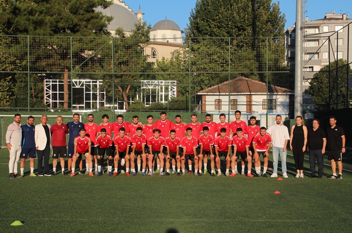 Cevizli Anadoluspor şampiyonluk parolası ile sahaya indi