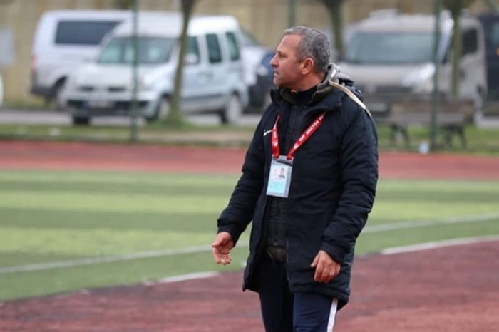 Pendik Yeşilbağlar hocası ile yeniden anlaştı